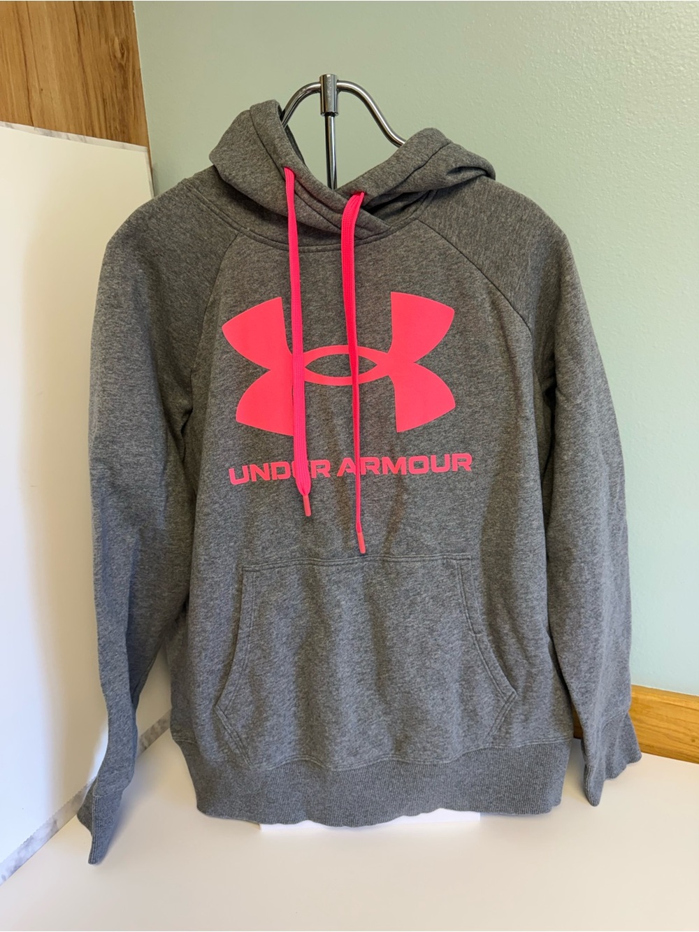 Under Armour Women’s Large Gray Pink Logo Fleece Pullover Hoodie